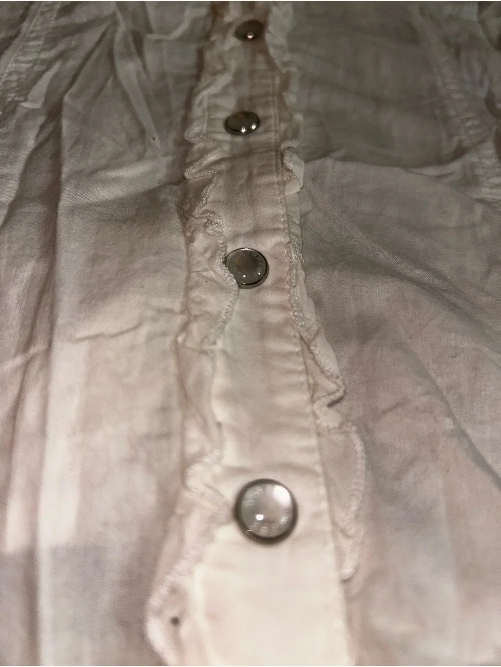 Vintage Guess Y2K White Short-Sleeve Ruffle Trim Button-Down Shirt SZ XS - Picture 4 of 9
